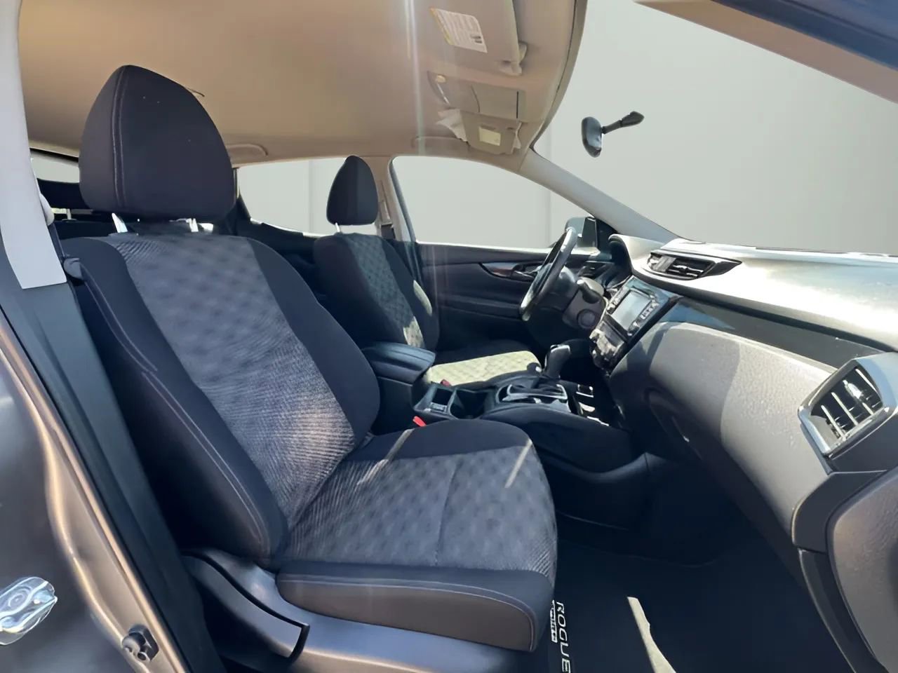 Used 2017 Nissan Rogue Sport SV w/ SV Premium Package image 17