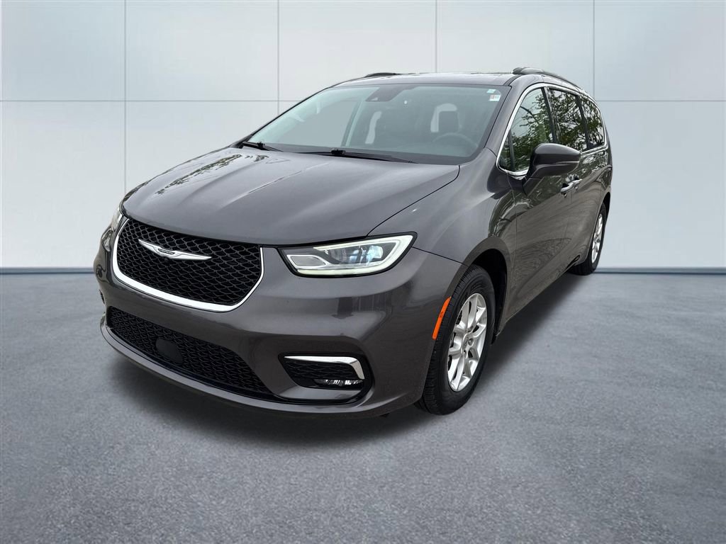 Used 2022 Chrysler Pacifica Touring-L FWD image 2