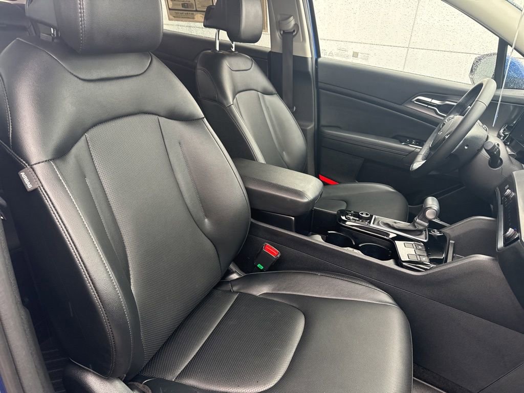 Used 2025 Kia Sportage SX image 30