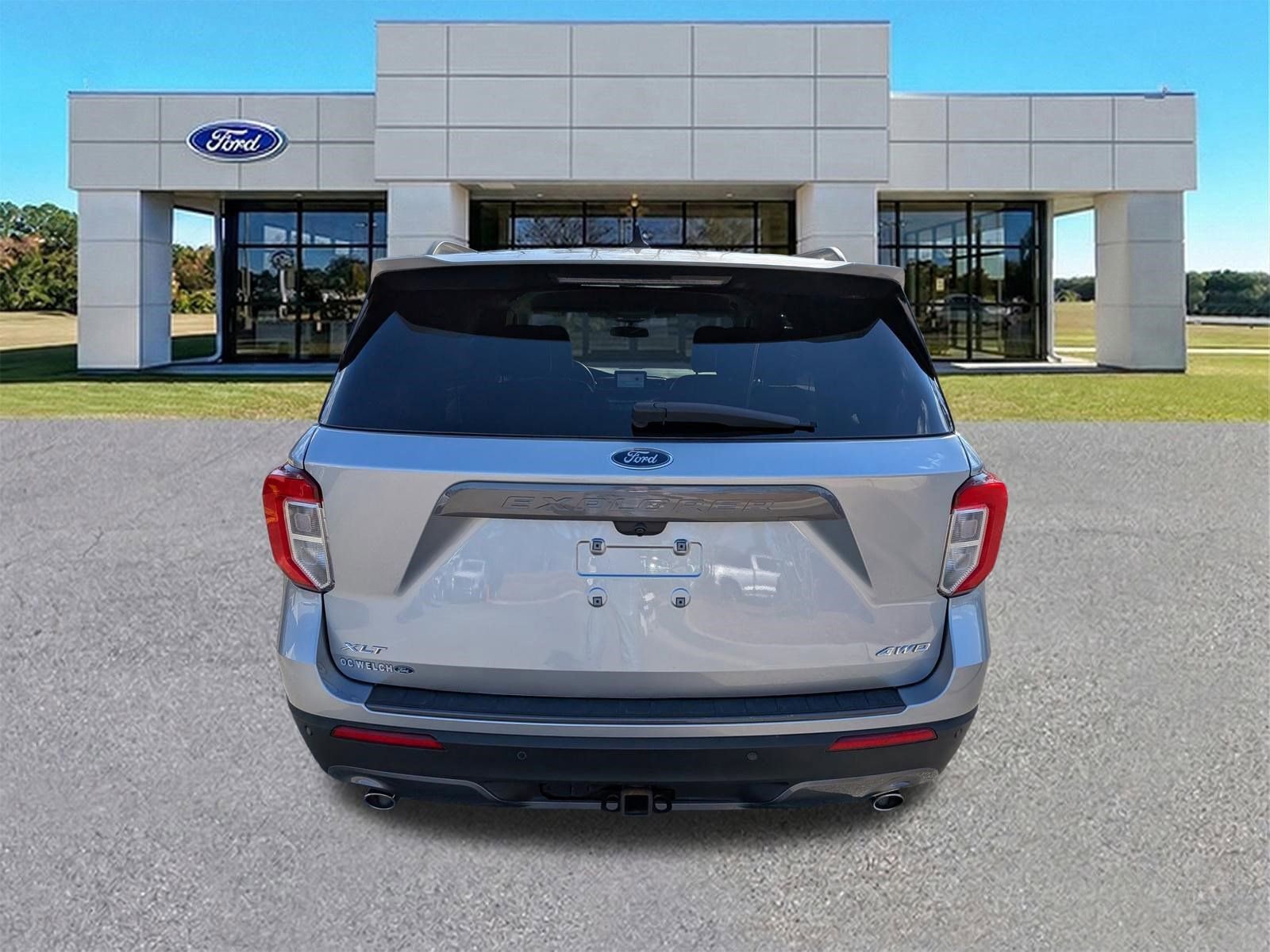 Certified 2022 Ford Explorer XLT w/ Equipment Group 202A image 5