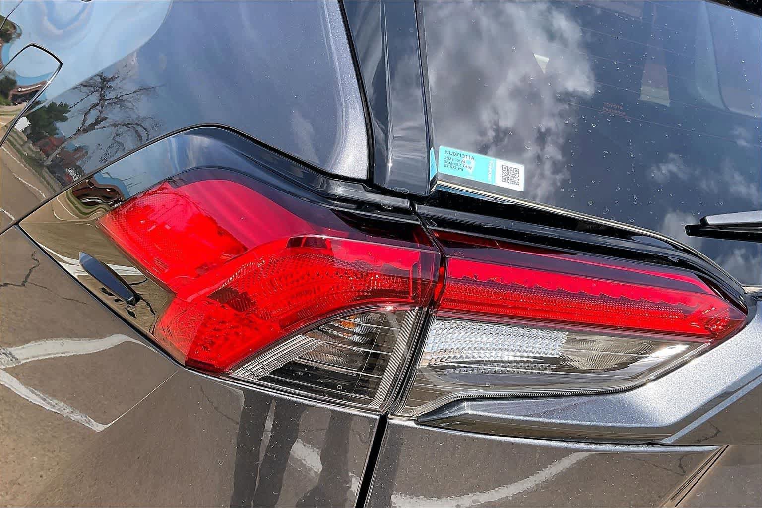 Used 2022 Toyota RAV4 LE AWD/4WD image 30