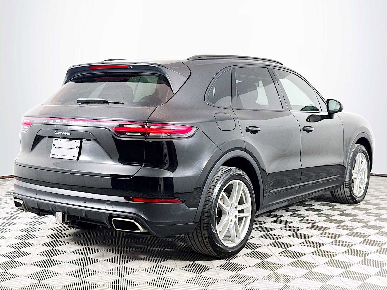 Used 2022 Porsche Cayenne image 5