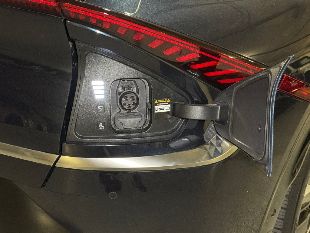 Certified 2023 Kia EV6 Wind w/ Wind Technology Package AWD/4WD image 5
