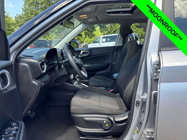 Used 2023 Hyundai Venue SEL FWD image 3
