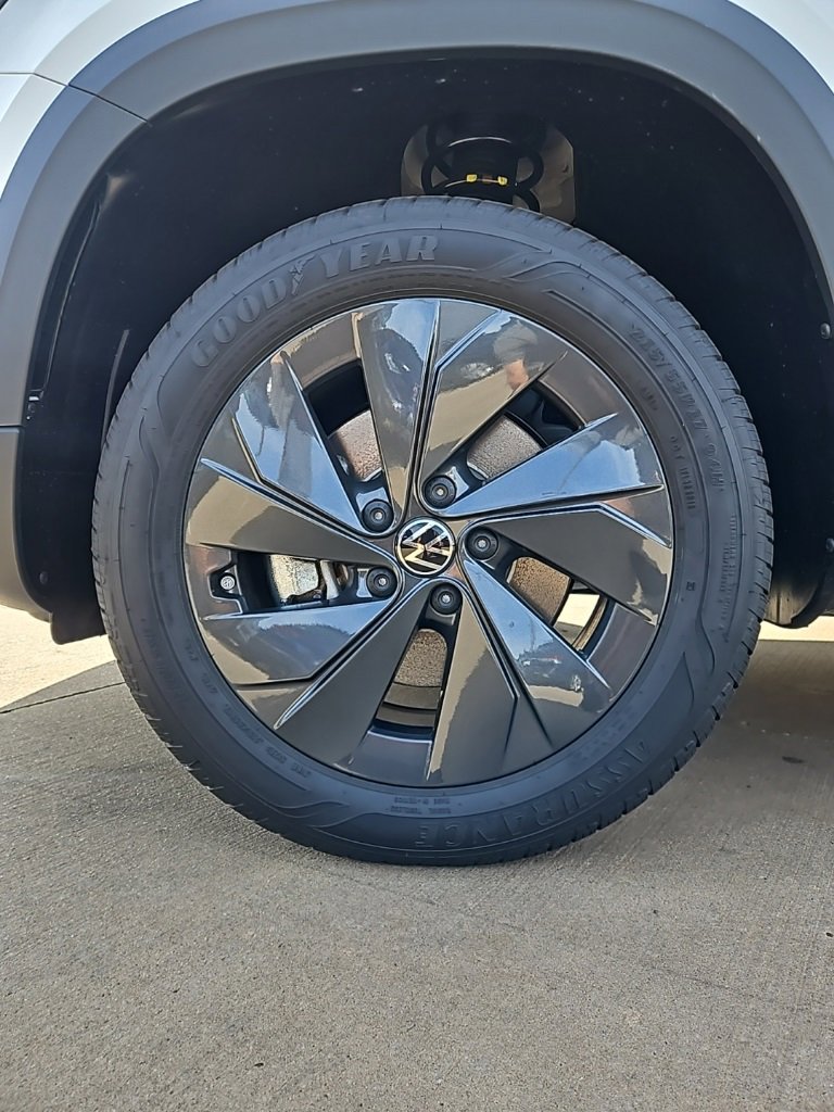 New 2026 Volkswagen Taos S image 9