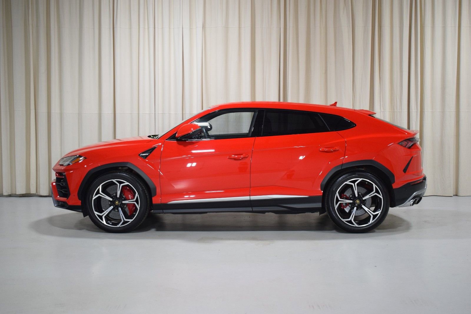 Used 2019 Lamborghini Urus AWD/4WD image 4