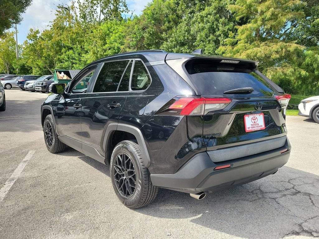 Used 2021 Toyota RAV4 XLE FWD image 6