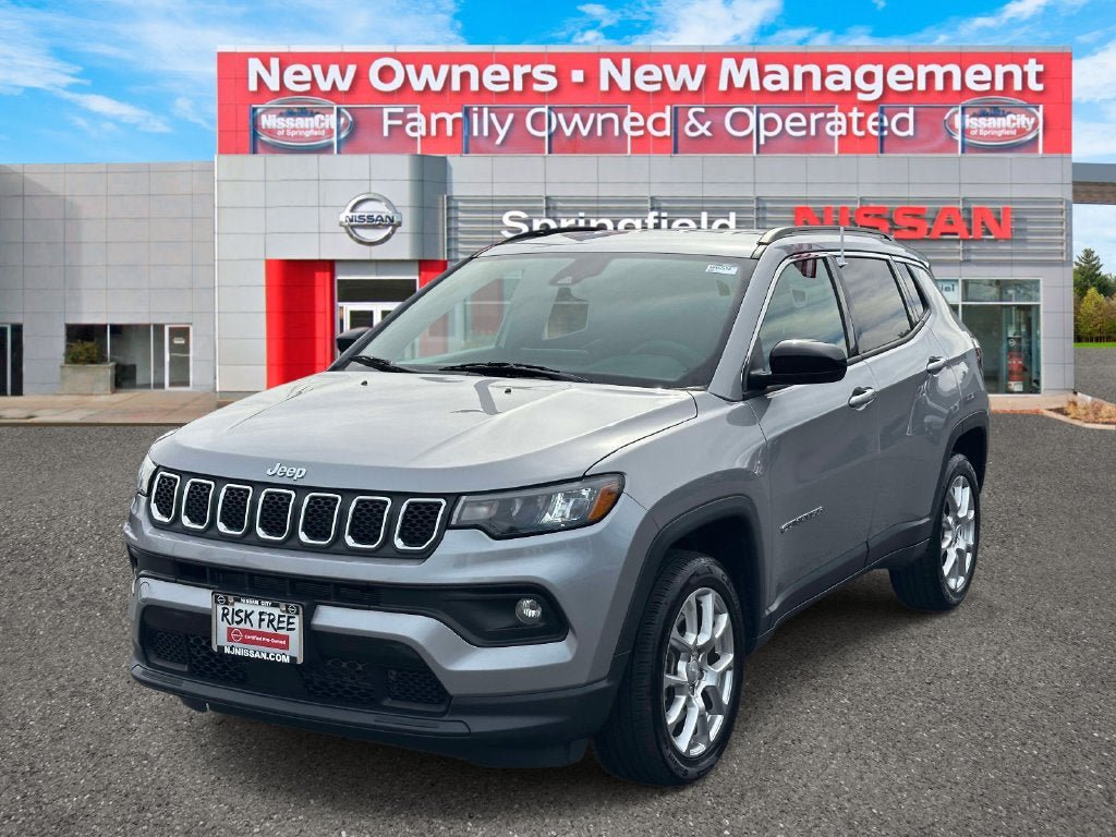 Used 2023 Jeep Compass Latitude AWD/4WD image 2