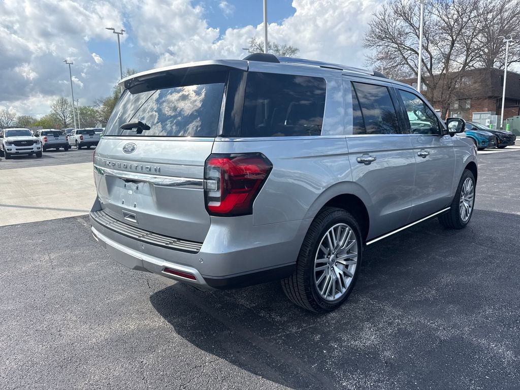 Used 2023 Ford Expedition Limited AWD/4WD image 8