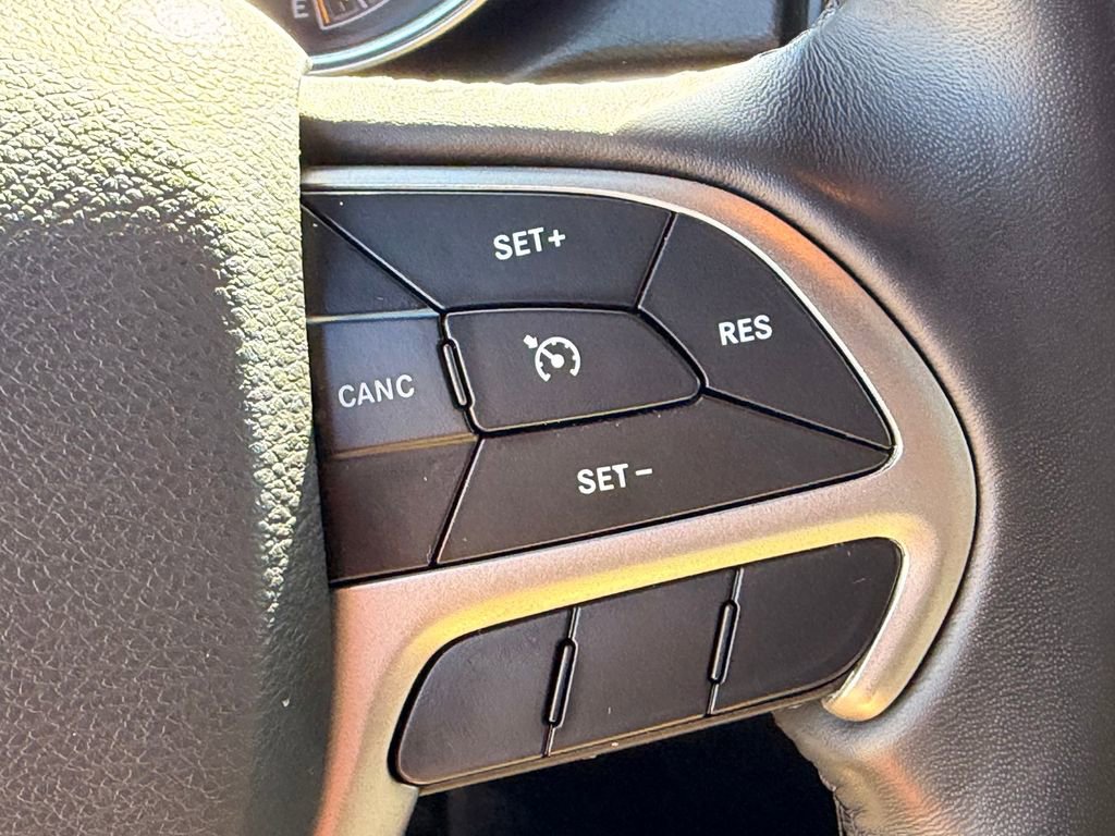 Used 2022 Jeep Grand Cherokee Laredo X image 15
