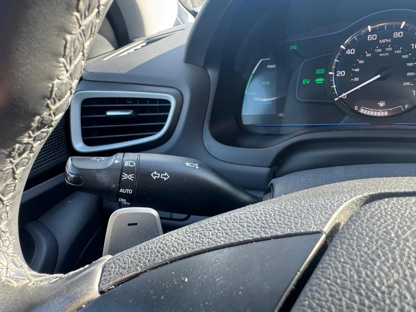 Used 2019 Hyundai Ioniq Plug-In Hybrid FWD image 18