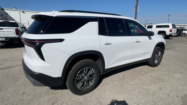 Used 2026 Chevrolet Traverse LT w/ Driver Confidence Package FWD image 2