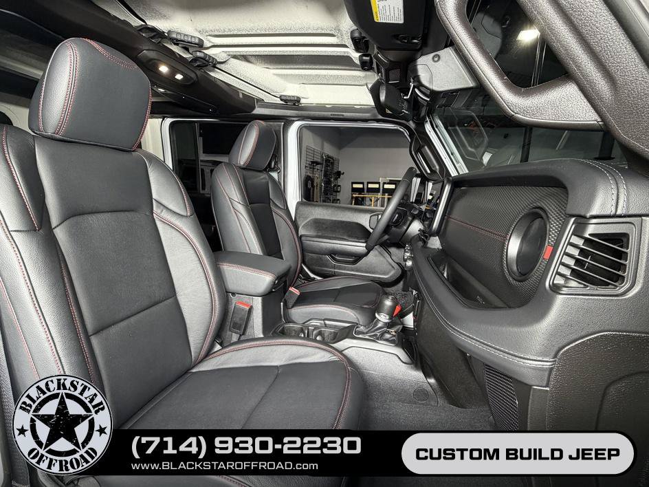 Used 2025 Jeep Wrangler Unlimited Rubicon AWD/4WD image 18