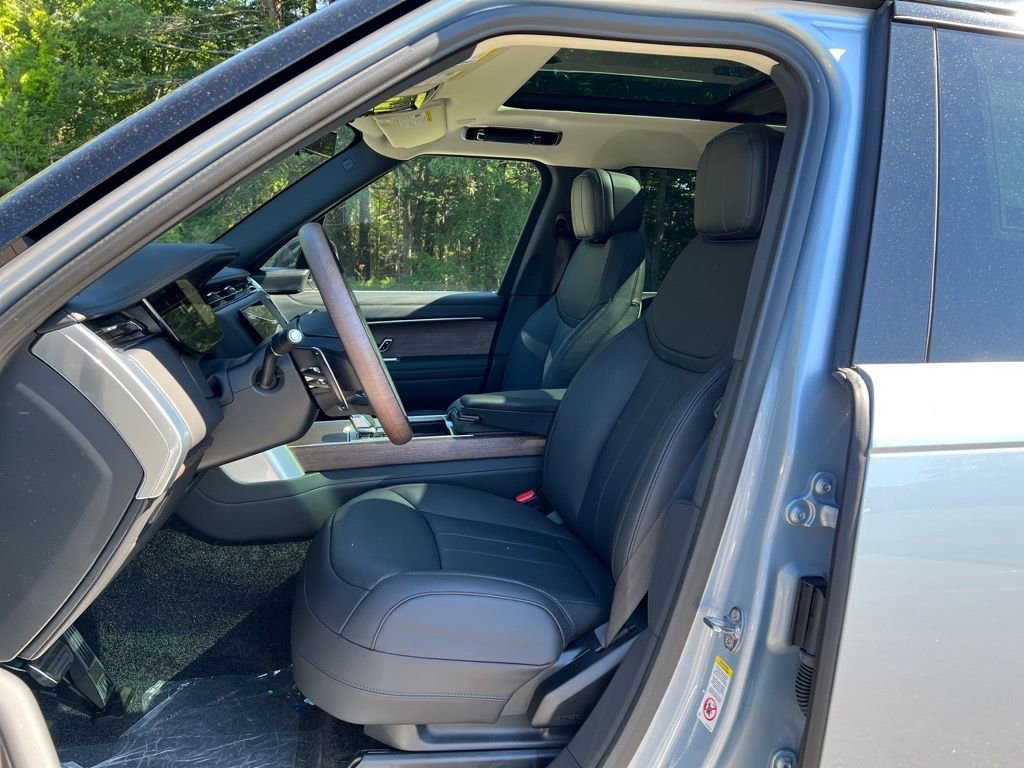 New 2025 Land Rover Range Rover SE image 12