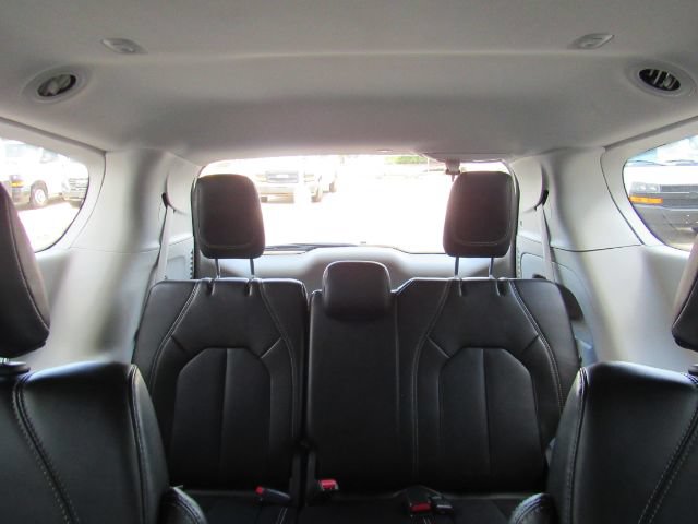Used 2024 Chrysler Pacifica Touring-L FWD image 38
