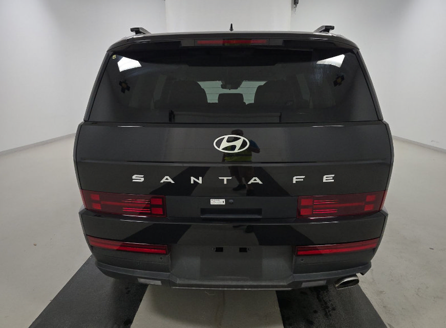 Used 2025 Hyundai Santa Fe SEL FWD image 14