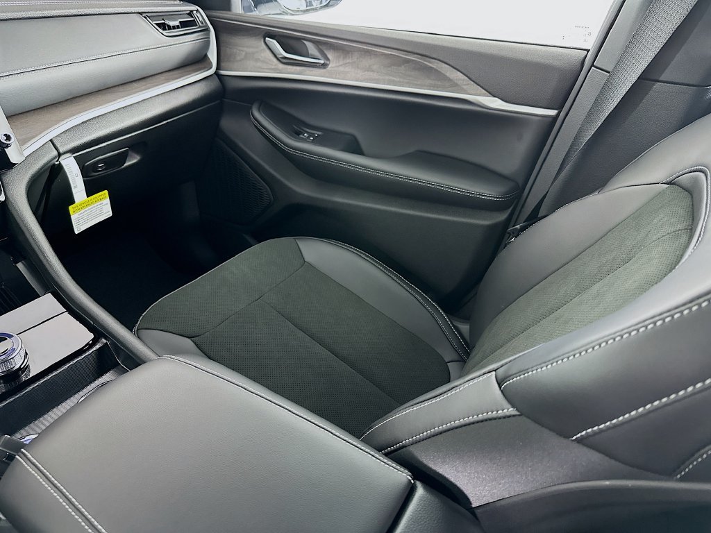 New 2026 Jeep Grand Cherokee Altitude AWD/4WD image 32