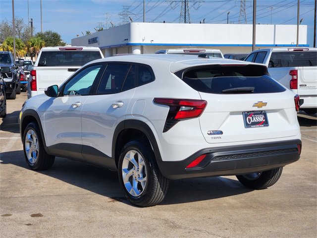 Used 2025 Chevrolet Trax LS w/ LS Convenience Package image 5