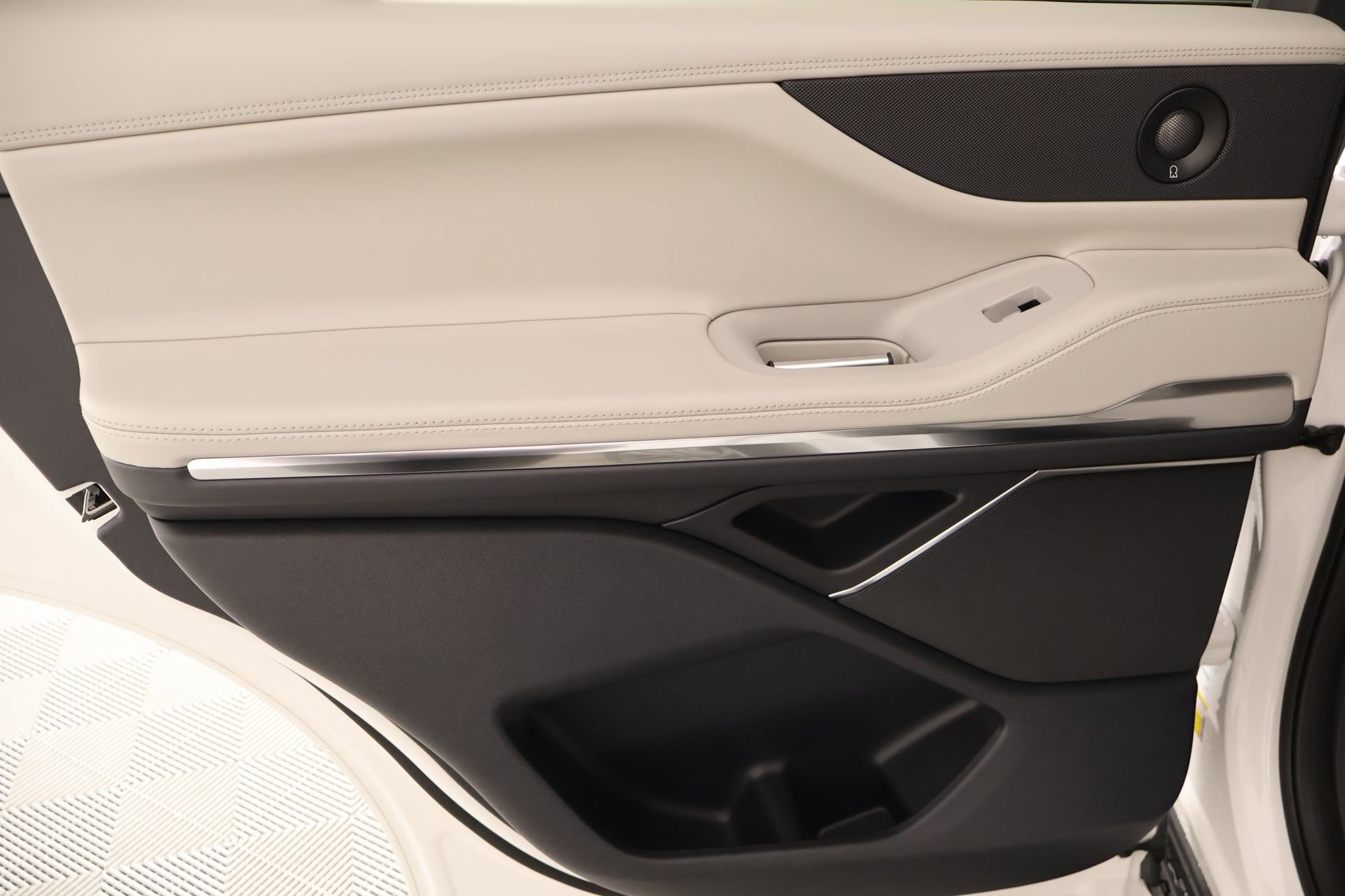 New 2026 Lincoln Navigator Premiere image 18