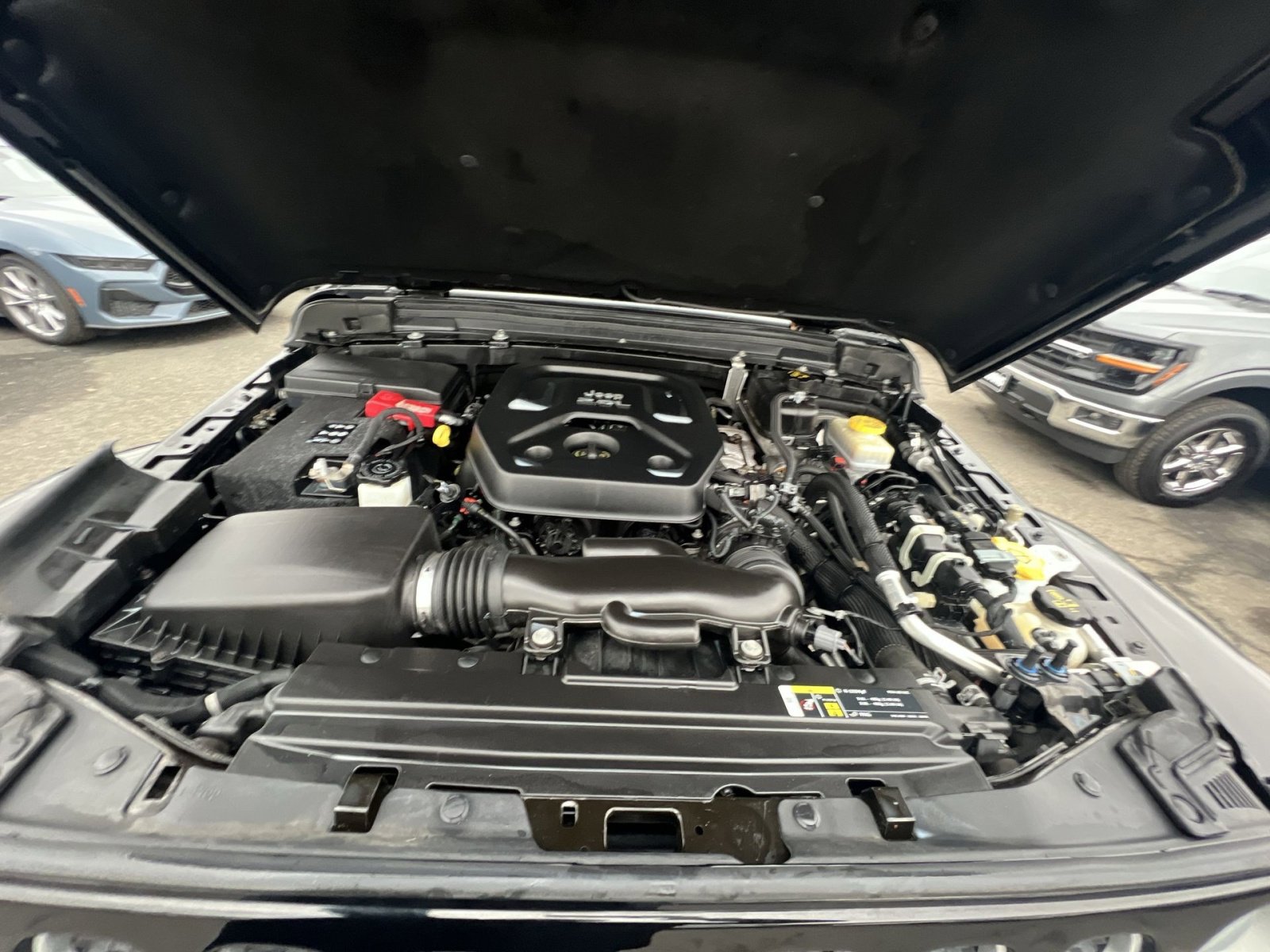 Used 2019 Jeep Wrangler Unlimited Sahara w/ Cold Weather Group image 26