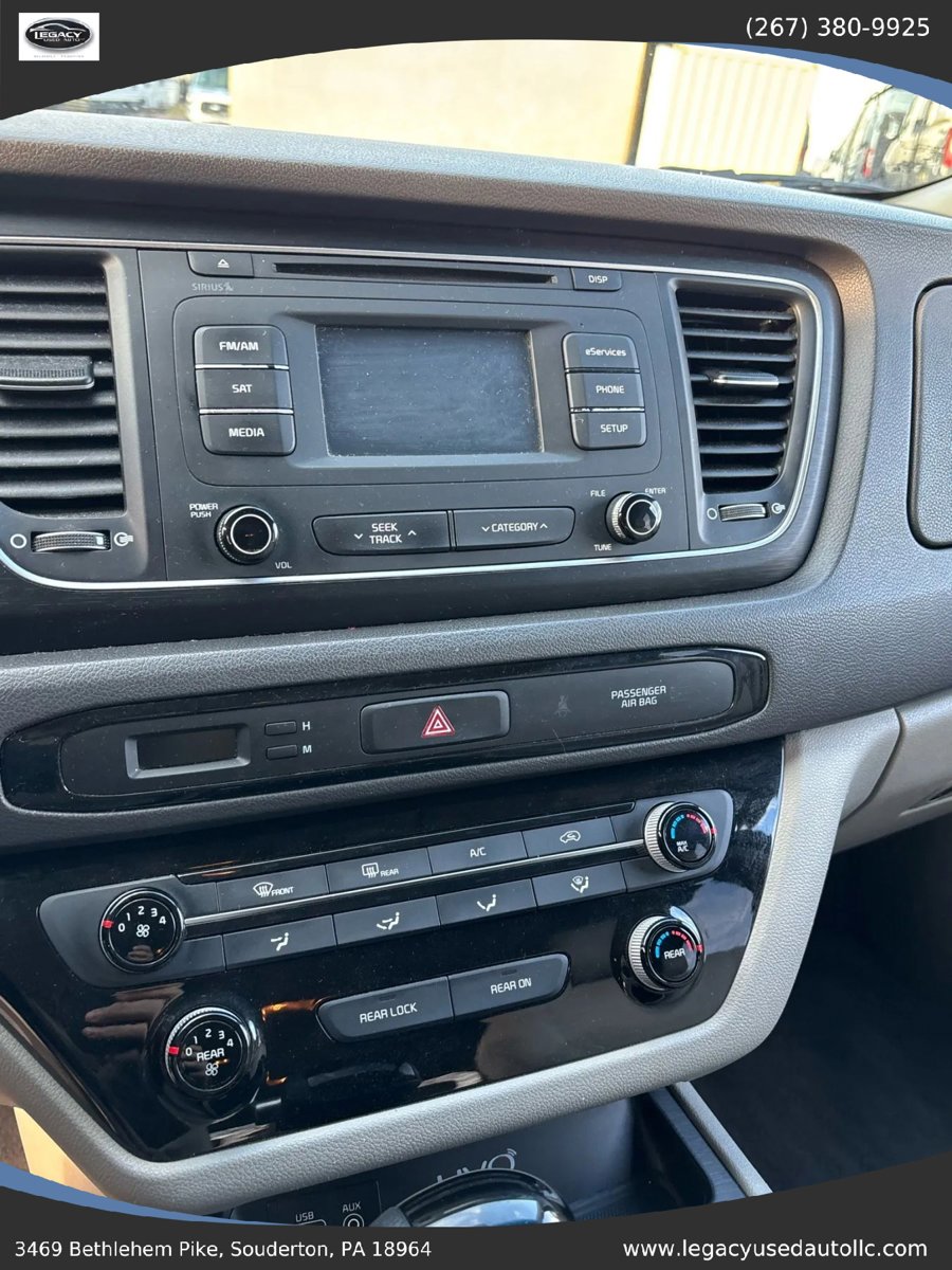 Used 2015 Kia Sedona LX w/ LX Convenience Package image 18