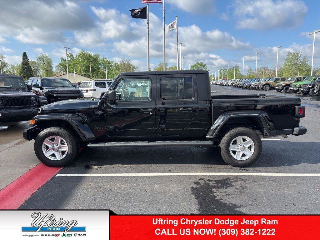 Used 2023 Jeep Gladiator Sport AWD/4WD image 2