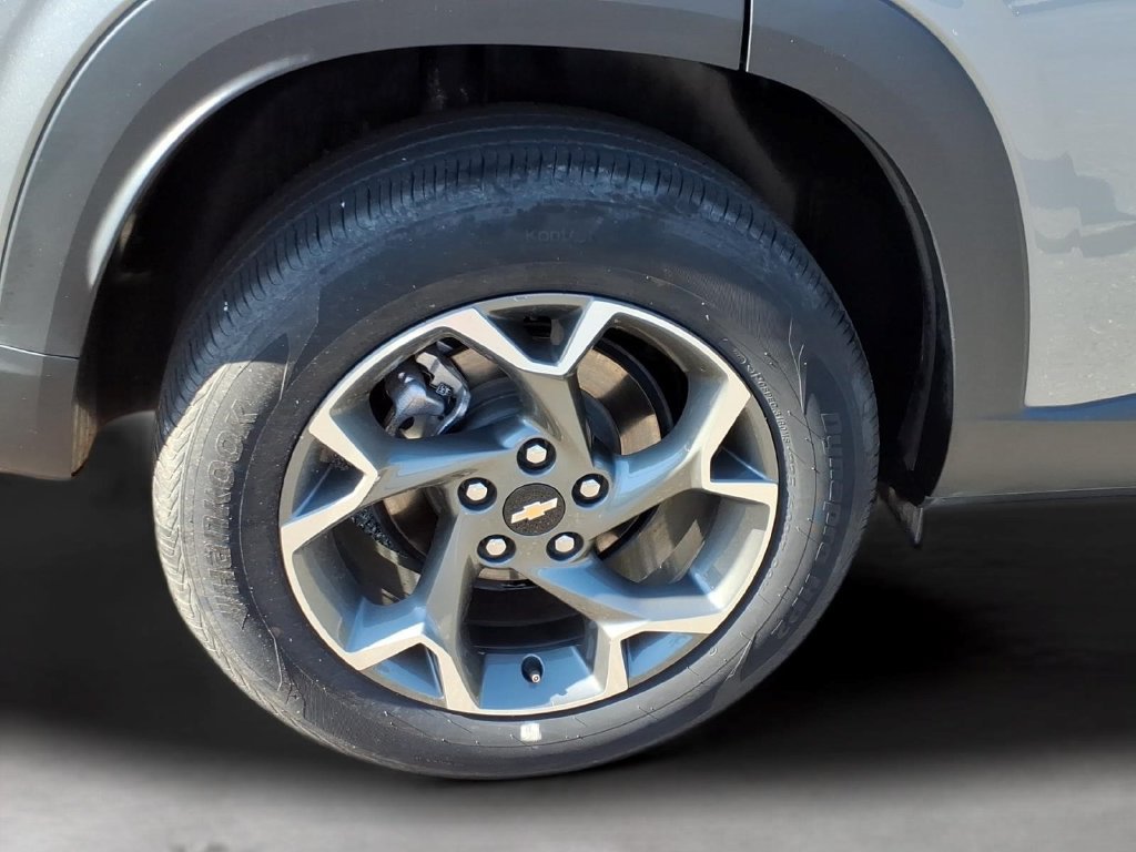 Certified 2025 Chevrolet Trax LT w/ LT Convenience Package FWD image 34