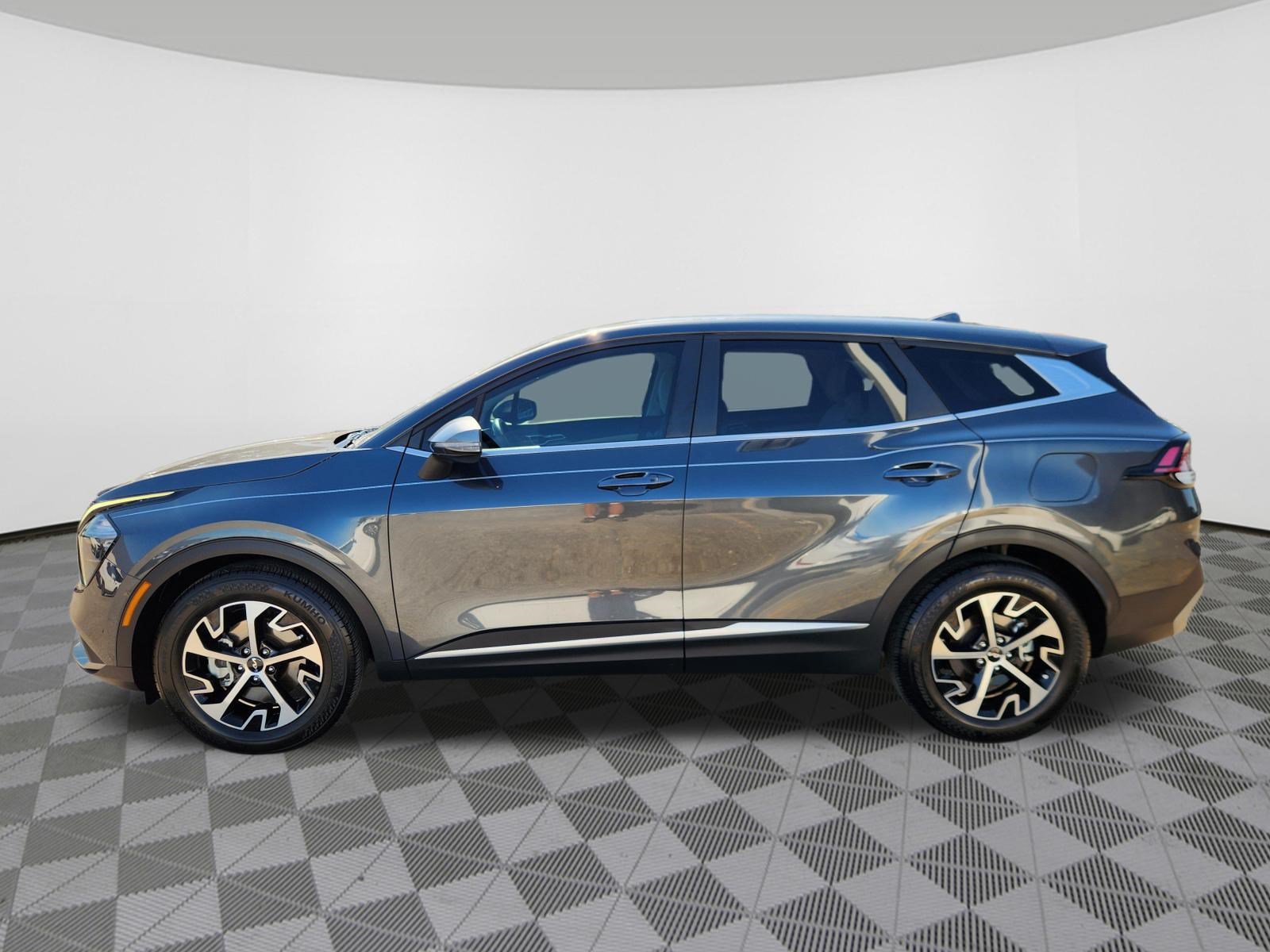 Used 2023 Kia Sportage EX FWD image 5