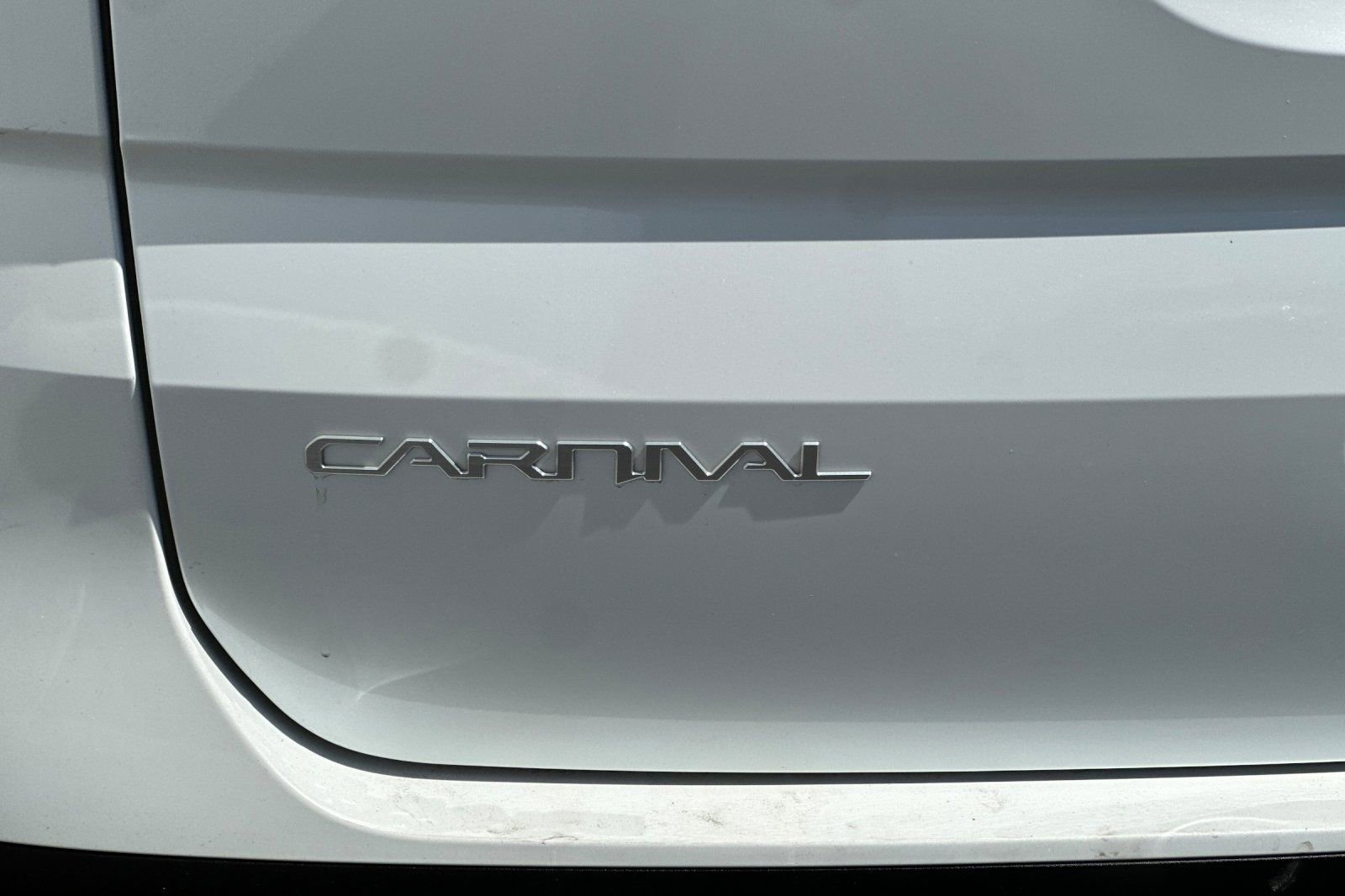 Used 2023 Kia Carnival EX image 34