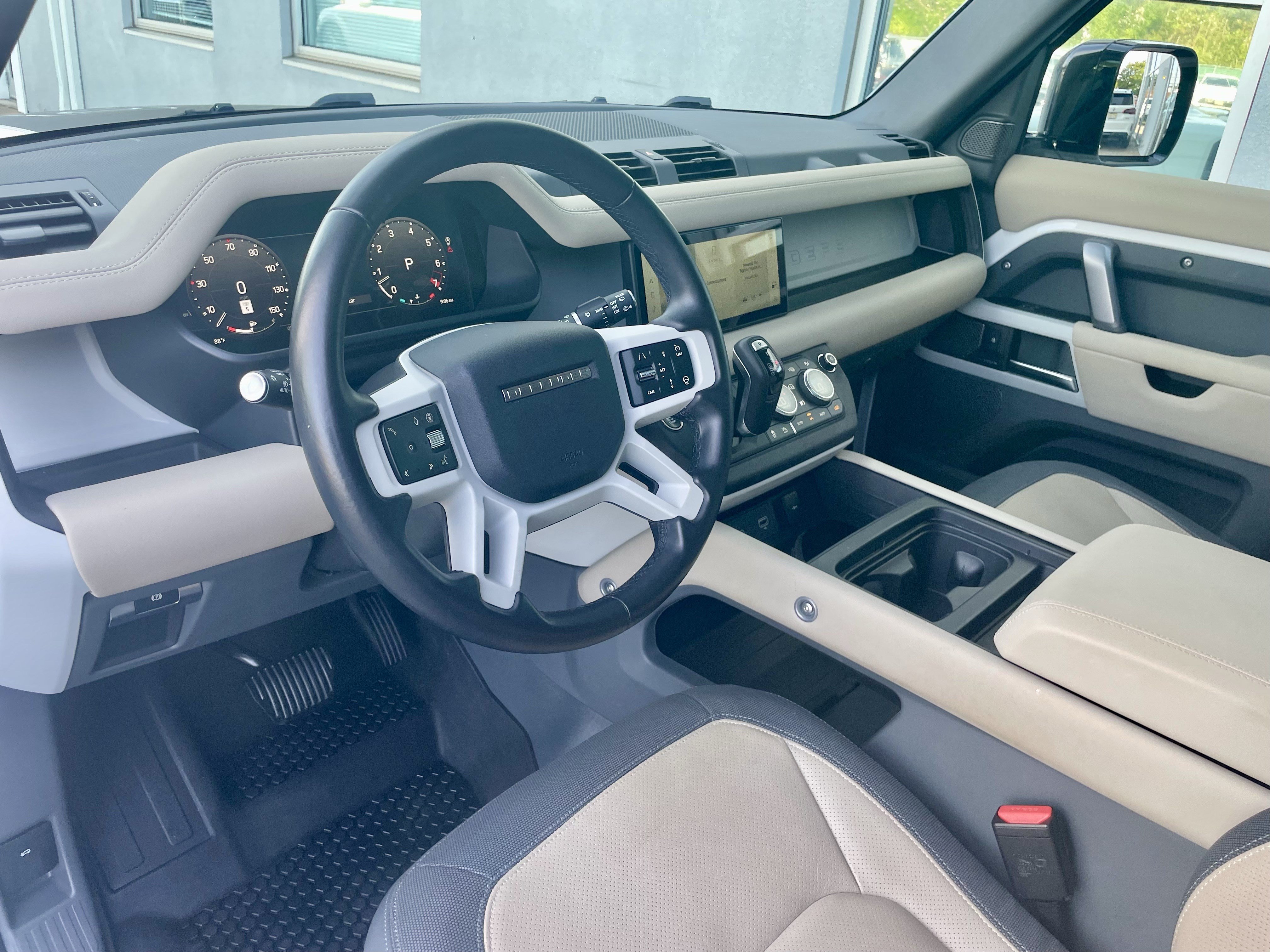 Used 2024 Land Rover Defender 110 X-Dynamic SE AWD/4WD image 13