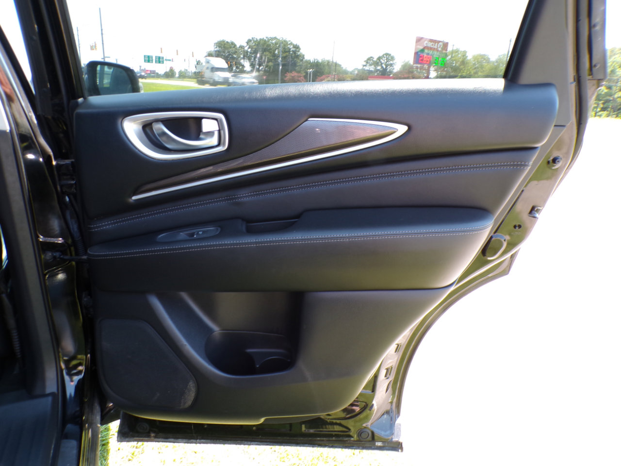 Used 2016 INFINITI QX60 AWD w/ Premium Plus Package image 26