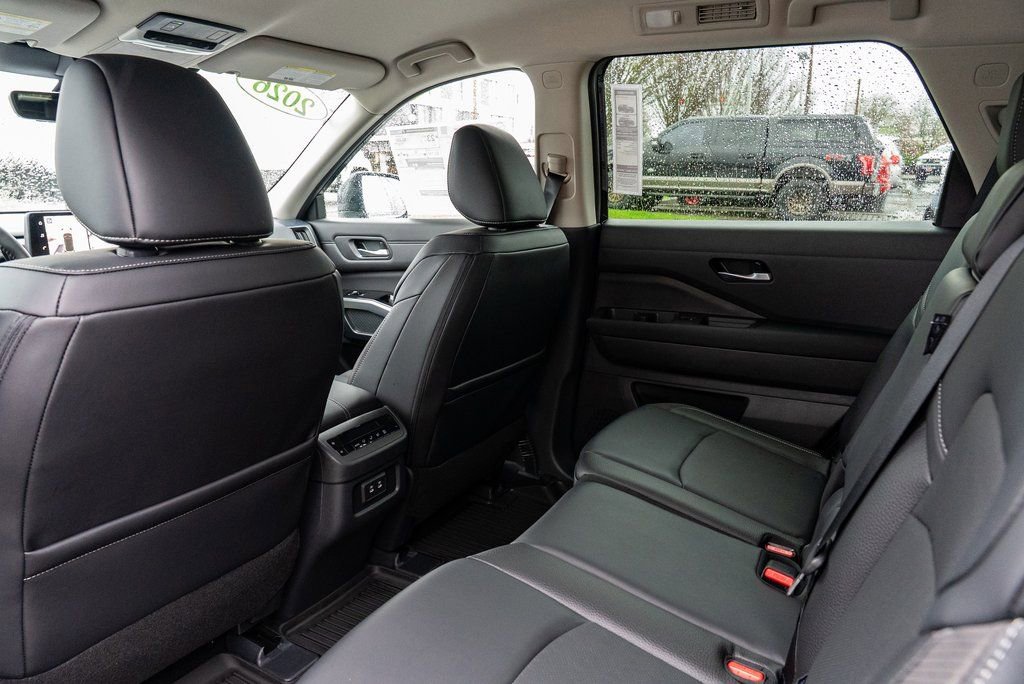 New 2026 Nissan Pathfinder SL image 25