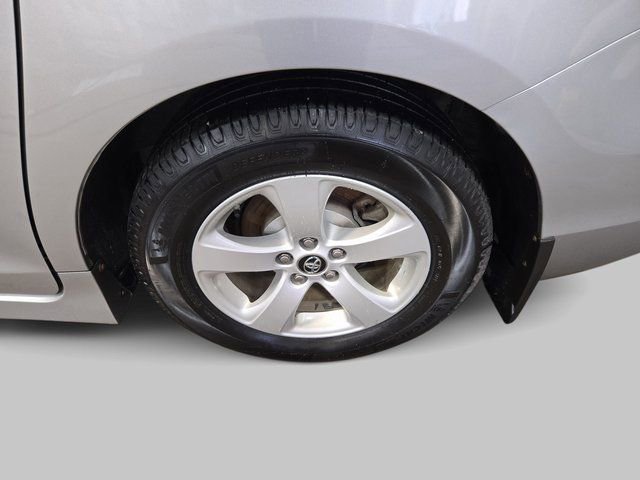 Used 2020 Toyota Sienna LE image 31