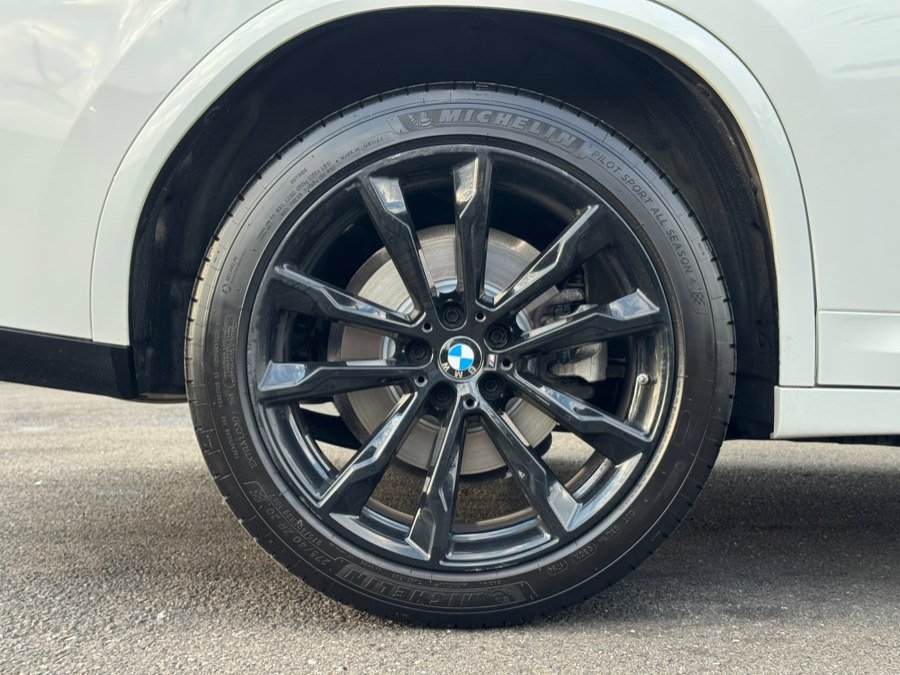 Used 2023 BMW X4 xDrive30i w/ M Sport Package 2 w/ M Sport Package AWD/4WD image 17