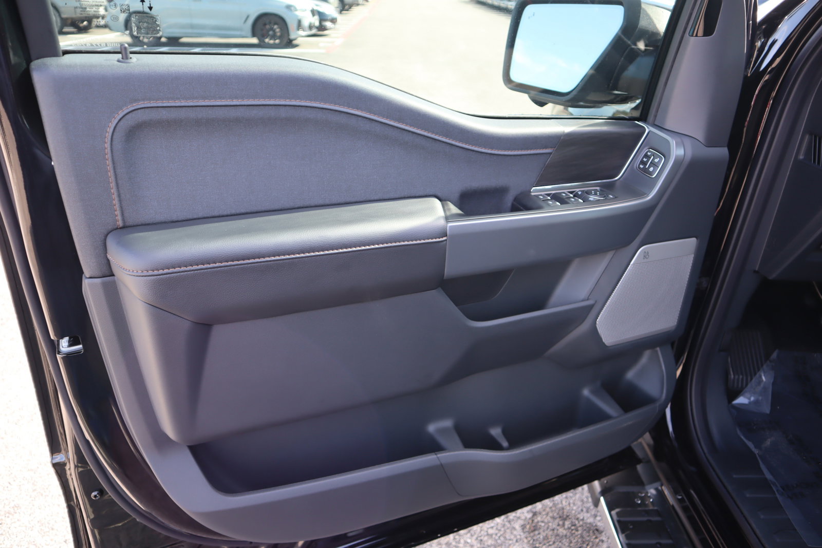 New 2025 Ford F150 Lariat w/ Equipment Group 501A Mid image 15