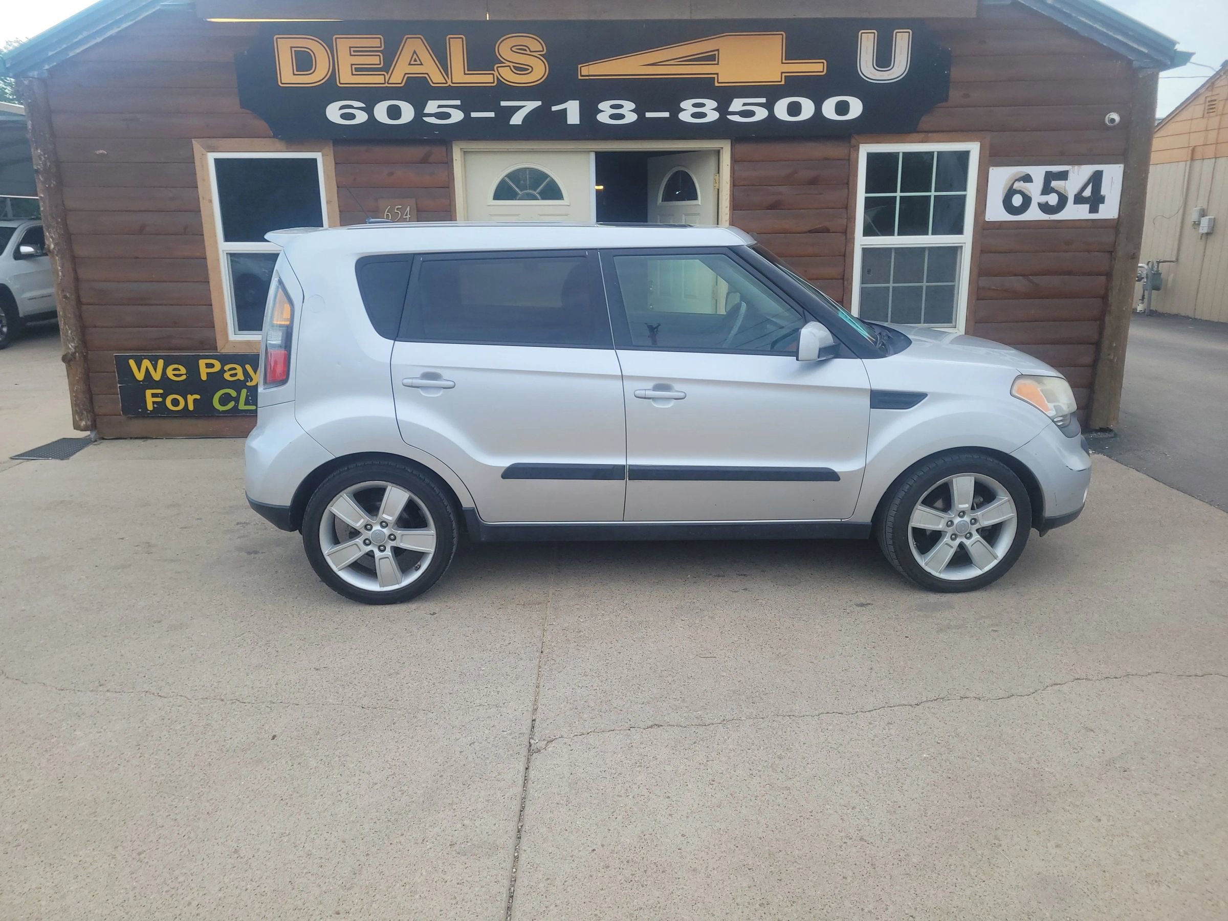 Used 2011 Kia Soul Sport w/ Premium Pkg FWD image 2