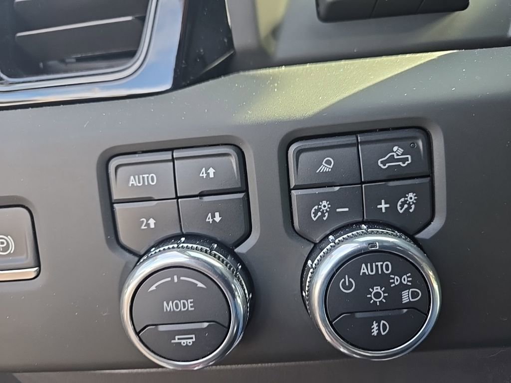 Used 2024 GMC Sierra 1500 AT4 w/ Technology Package image 7