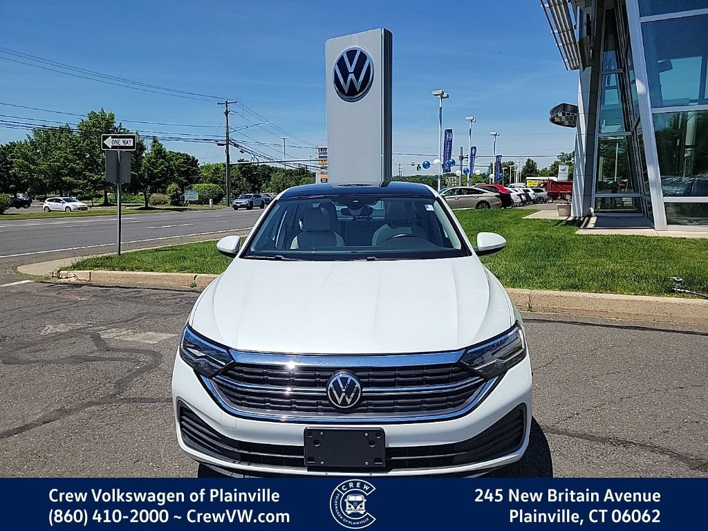 Certified 2024 Volkswagen Jetta SE w/ Panoramic Sunroof Package FWD image 2