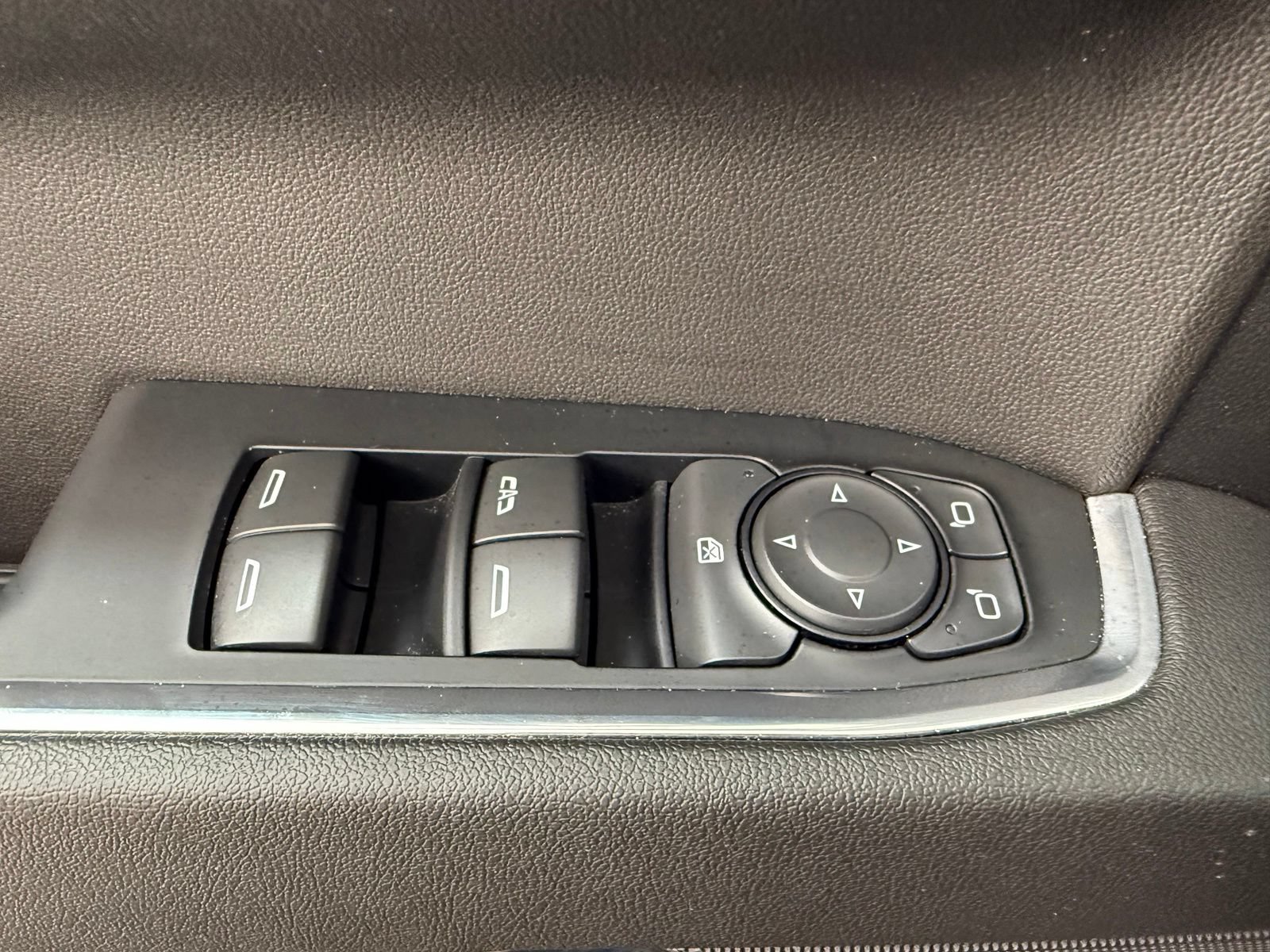 Used 2023 Chevrolet Silverado 1500 LT AWD/4WD image 14