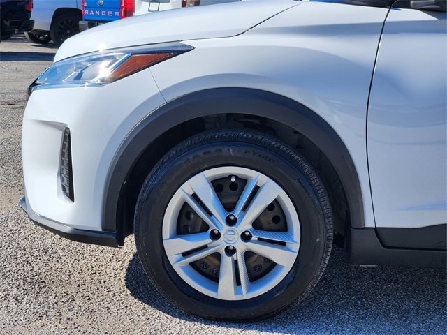 Used 2022 Nissan Kicks S image 8