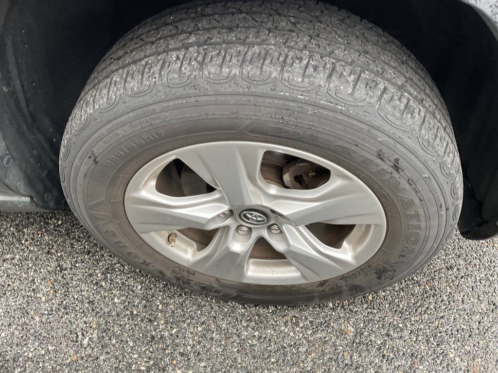 Used 2019 Toyota RAV4 XLE w/ Convenience Package image 11