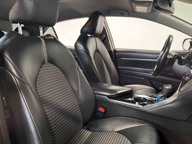Used 2019 Toyota Camry SE w/ Convenience Package FWD image 8