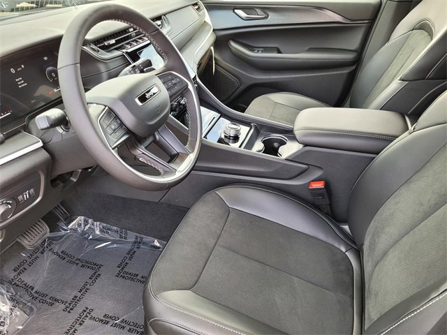 New 2025 Jeep Grand Cherokee L Laredo image 9