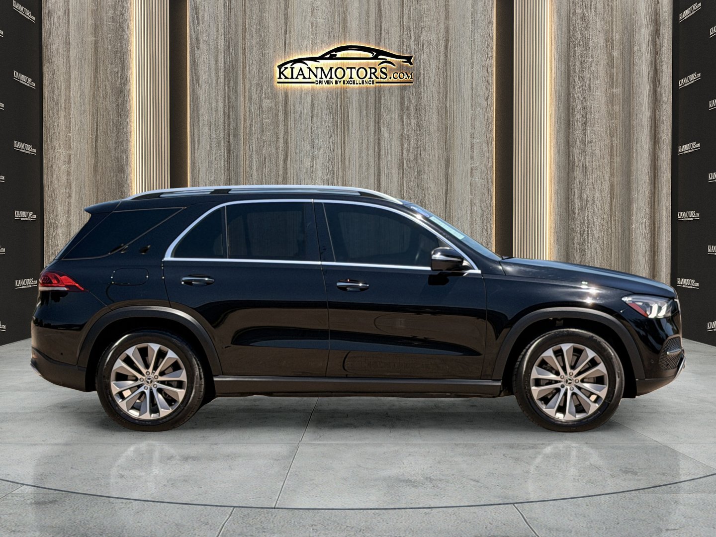 Used 2023 Mercedes-Benz GLE 450 4MATIC w/ Premium Package image 11