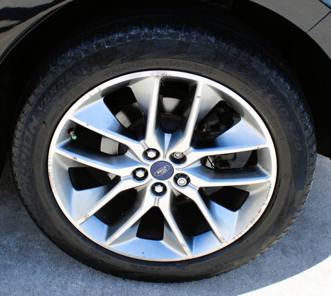 Used 2017 Ford Edge Titanium w/ Equipment Group 301A FWD image 13