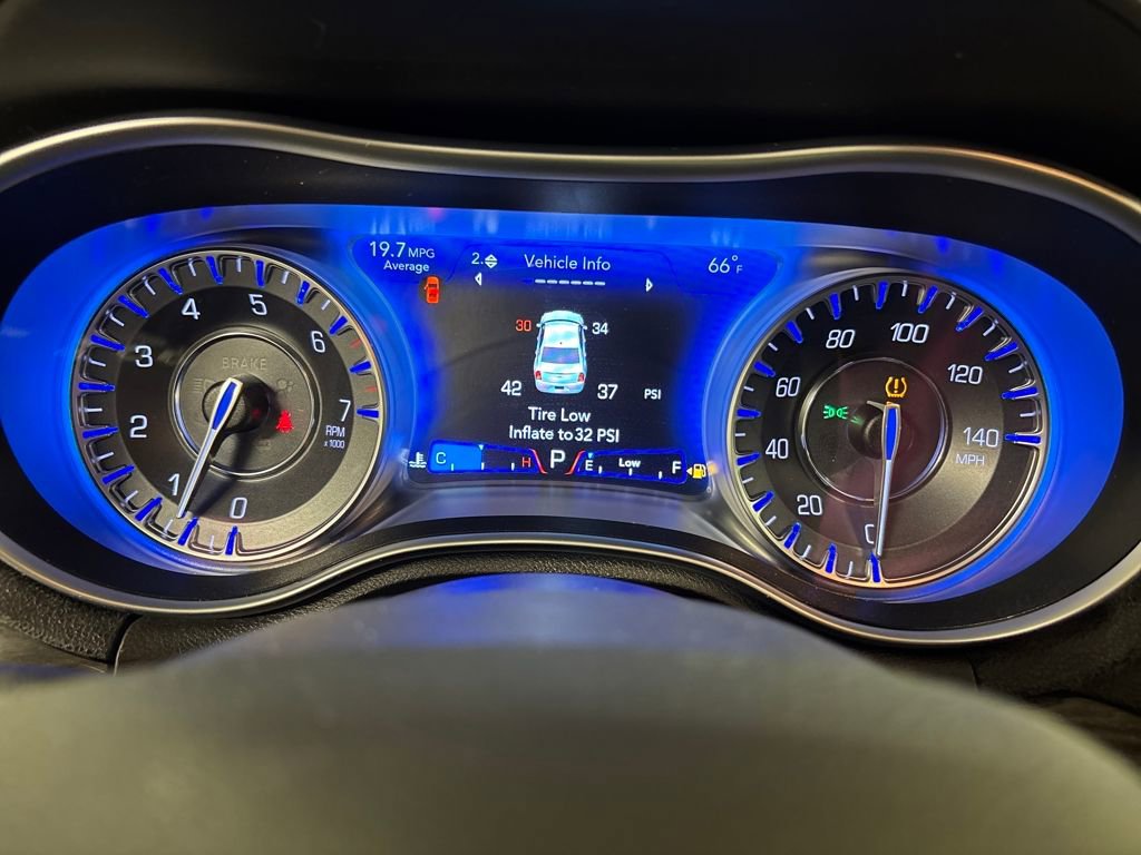 Used 2022 Chrysler 300 Touring w/ Sport Appearance Package image 30