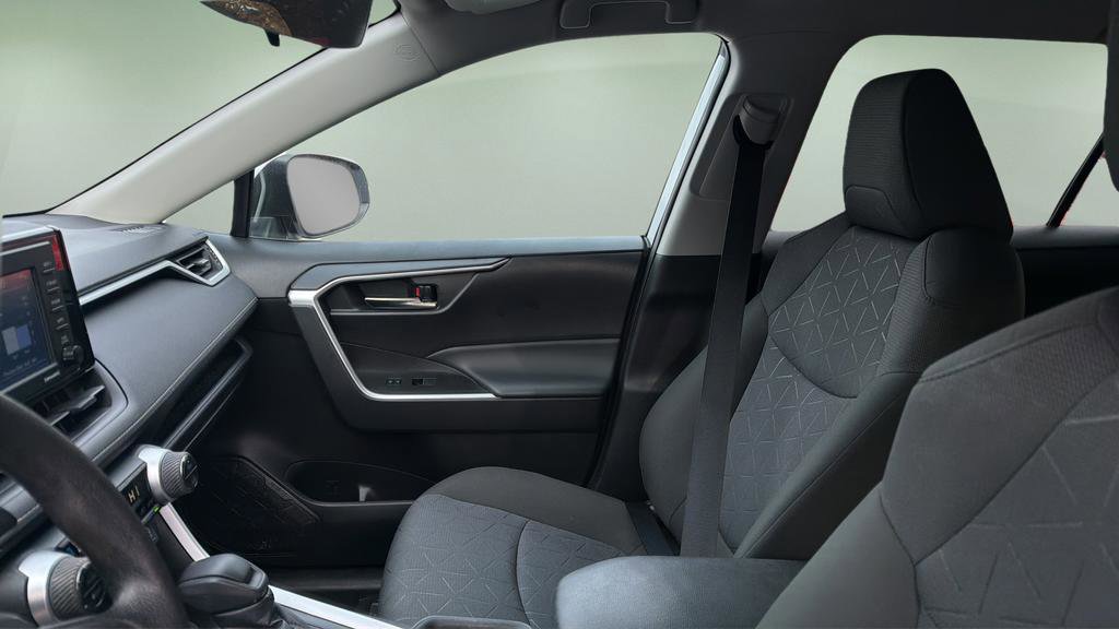 Used 2022 Toyota RAV4 XLE image 12