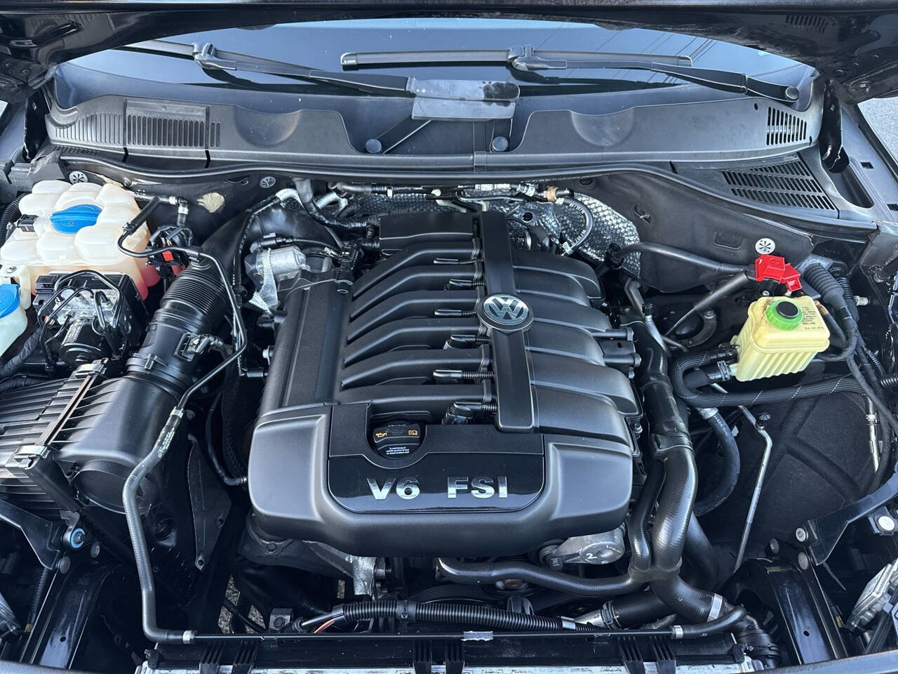 Used 2014 Volkswagen Touareg VR6 image 14