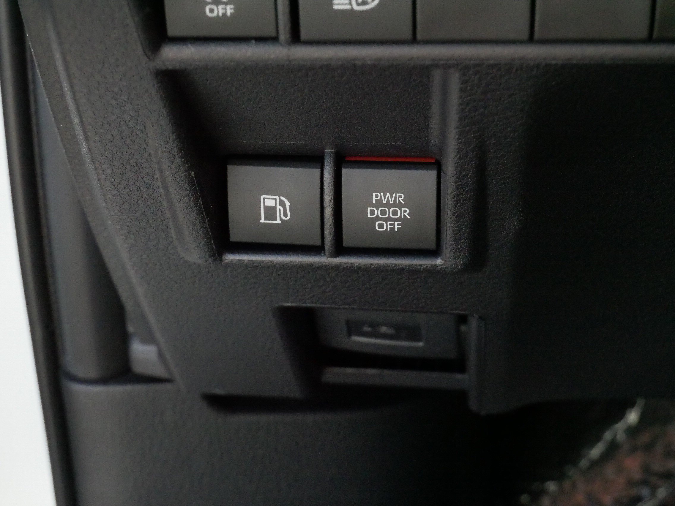 Certified 2026 Toyota Sienna LE FWD image 28