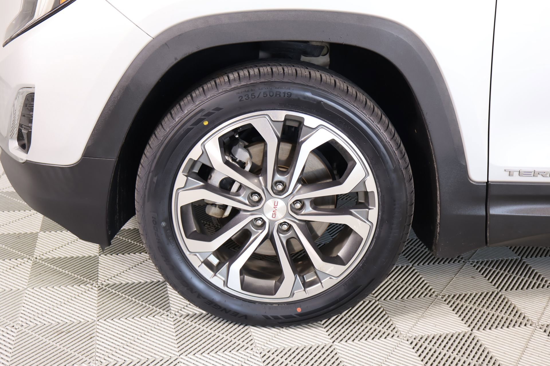 Used 2019 GMC Terrain SLT FWD image 16